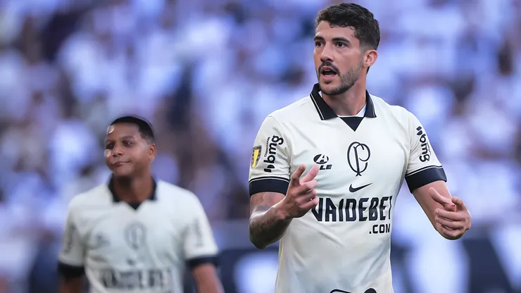Gustavo Henrique jogador do Corinthians durante partida contra o Santo André no estádio Arena Corinthians pelo campeonato Paulista 2024. Defensor foi cobrado pelos torcedores.