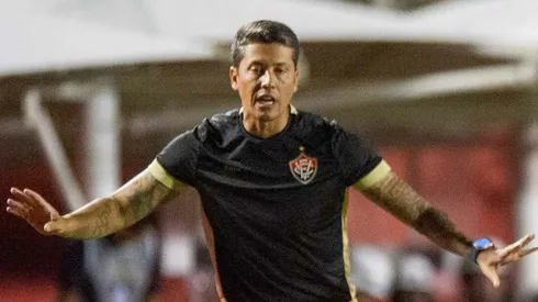 Thiago Carpini tecnico do Vitoria durante partida contra o Botafogo no estadio Barradao pelo campeonato Copa Do Brasil 2024. Jhony Pinho/AGIF