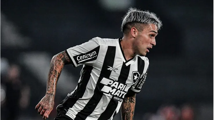 Diego Hernandez jogador do Botafogo durante partida contra o Vitoria no estádio Engenhão pelo campeonato Copa Do Brasil 2024.