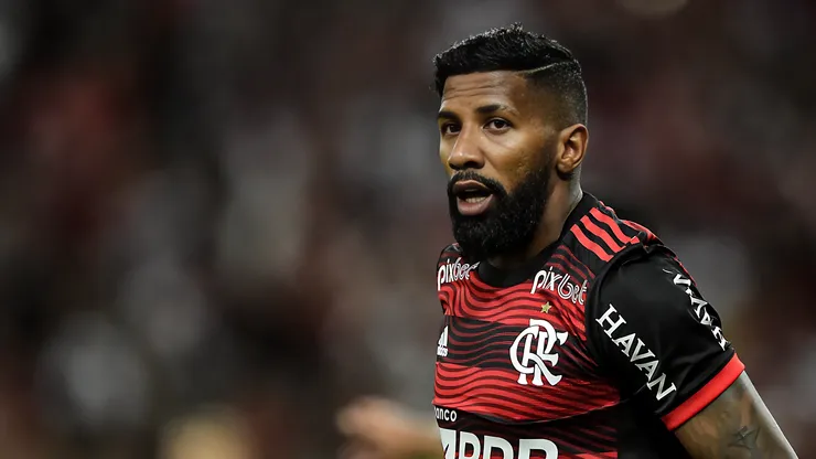 Rodinei jogador do Flamengo durante partida contra o Atlético-GO no estádio Maracanã pelo campeonato Brasileiro A 2022. Lateral 'descartou' um possível retorno.