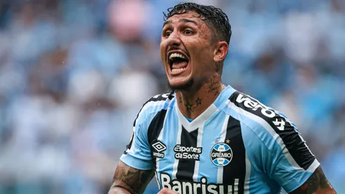 Vina jogador do Gremio durante partida contra o Ypiranga no estadio Arena do Gremio pelo campeonato Gaucho 2023. Meio-campista deve retornar ao clube.