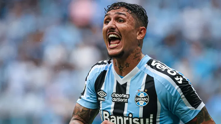 Vina jogador do Gremio durante partida contra o Ypiranga no estadio Arena do Gremio pelo campeonato Gaucho 2023. Meio-campista deve retornar ao clube.