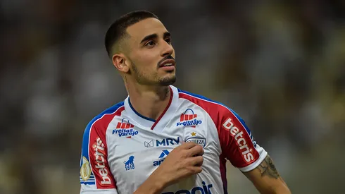 Thiago Galhardo jogador do Fortaleza comemora seu gol durante partida contra o Fluminense no estádio Maracanã pelo campeonato Brasileiro A 2022. Atacante declaração que a torcida do Vasco é fantástica.