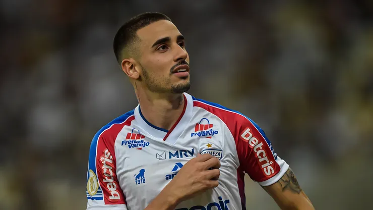 Thiago Galhardo jogador do Fortaleza comemora seu gol durante partida contra o Fluminense no estádio Maracanã pelo campeonato Brasileiro A 2022. Atacante declaração que a torcida do Vasco é fantástica.