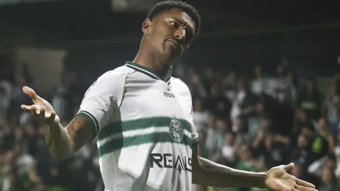 Brandao jogador do Coritiba comemora seu gol durante partida contra o Ituano no estadio Couto Pereira pelo campeonato Brasileiro B 2024. Gabriel Rosa Machado/AGIF