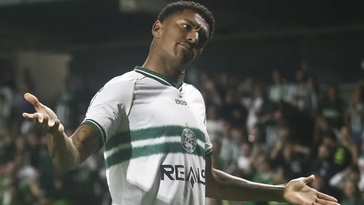 Brandao jogador do Coritiba comemora seu gol durante partida contra o Ituano no estadio Couto Pereira pelo campeonato Brasileiro B 2024. Gabriel Rosa Machado/AGIF