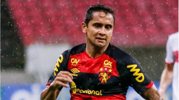 Everton Felipe jogador do Sport durante partida contra o CRB no estadio Arena Pernambuco pelo campeonato Brasileiro B 2022. Rafael Vieira/AGIF