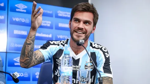 RS – FUTEBOL/APRESENTACAO GREMIO – ESPORTES – Vice-presidente de futebol Paulo Caleffi, apresenta os jogadores Andre Henrique e Nathan como novos reforços do Gremio para a temporada 2023. Meia pode ir para adversário brasileiro.