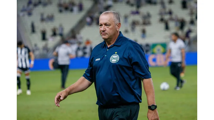 James Freitas durante confronto contra o Ceará no Campeonato Brasileiro da Série B 2024.
