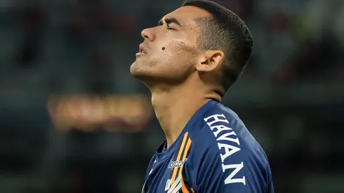 O goleiro Santos atuando pelo Athetico-PR em foto de arquivo. O jogador foi anunciado como nova contração pelo Flamengo. Goleiro foi descartado pela torcida.