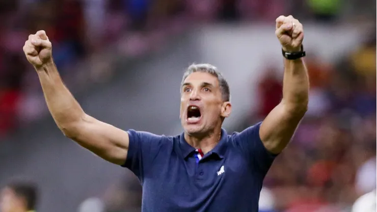 Juan Pablo Vojvoda tecnico do Fortaleza durante partida contra o Sport no estadio Arena Pernambuco pelo campeonato Copa Do Nordeste 2024. Rafael Vieira/AGIF