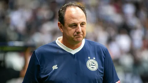 Rogério Ceni ganha mais opção na defesa – Foto: Fernando Moreno/AGIF