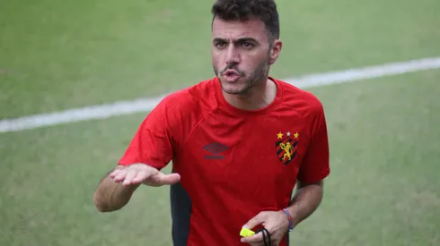 Mariano Soso tecnico do Sport durante treino no CT do clube em Paulista (PE)