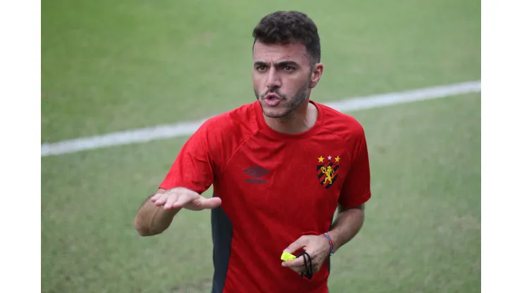 Mariano Soso tecnico do Sport durante treino no CT do clube em Paulista (PE)