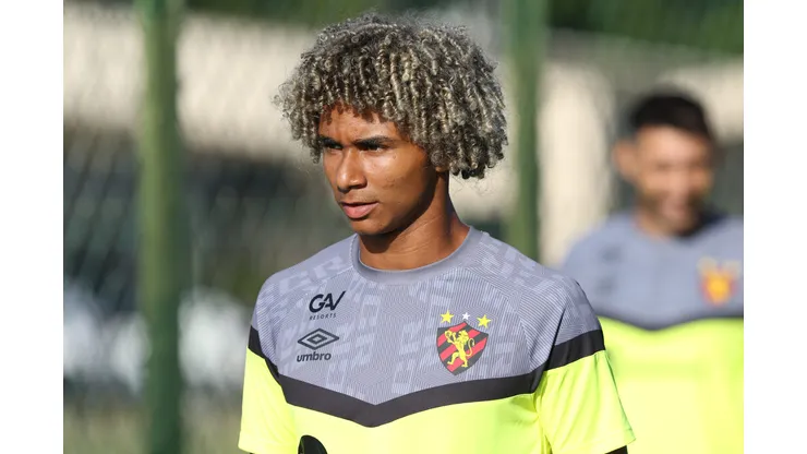Pedro Lima durante treinamento do Sport.