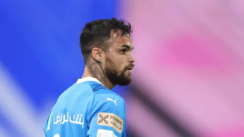 Michael com a camisa do Al Hilal durante amistoso contra o Inter Miami.