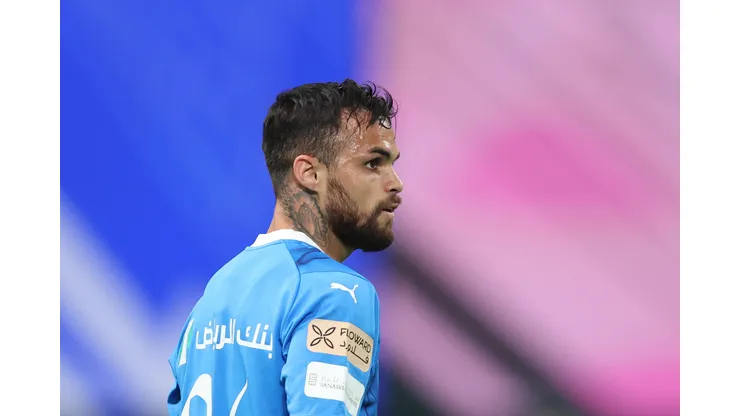 Michael com a camisa do Al Hilal durante amistoso contra o Inter Miami.