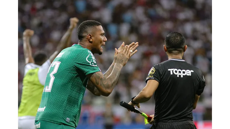 Adriel durante confronto contra o Vitória no Campeonato Baiano 2024.