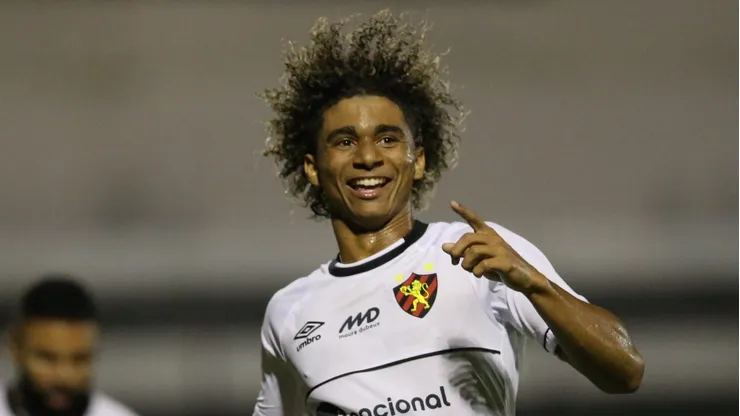 Pedro Lima jogador do Sport comemora gol durante a partida contra o Flamengo de Arcoverde, pelo campeonato pernambucano 2024, no estadio Lacerdao em Caruaru (PE), nesta quinta-feira. Marlon Costa/AGIF