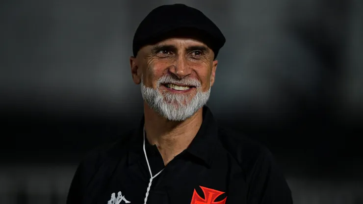 Alvaro Pacheco tecnico do Vasco antes da partida contra o Fortaleza no estadio Sao Januario pelo campeonato Copa Do Brasil 2024. Thiago Ribeiro/AGIF