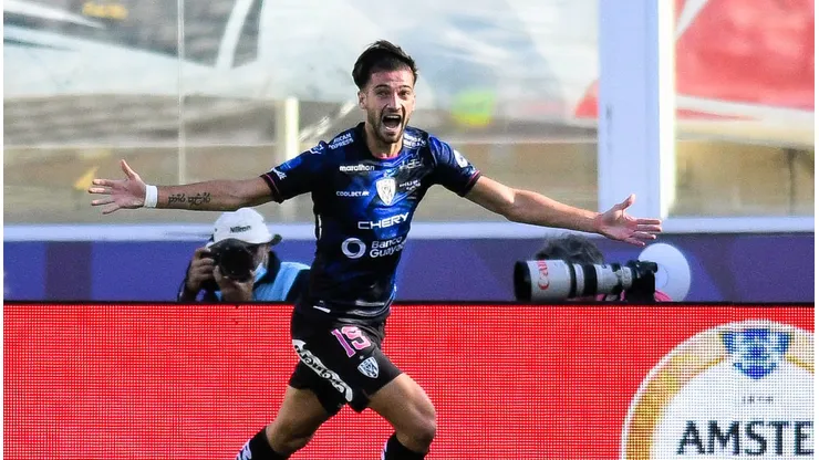 Lautaro Diáz durante confronto contra o São Paulo na final da Copa Sul-Americana 2022.