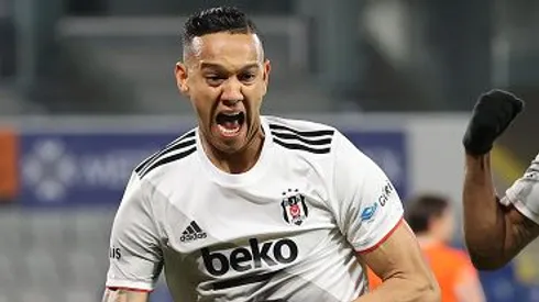 Souza, alvo do Vasco, atuando no Besiktas-TUR em 2021
