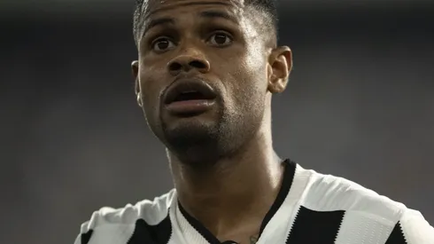 Junior Santos jogador do Botafogo comemora seu gol durante partida contra o LDU no estadio Engenhao pelo campeonato Copa Libertadores 2024.