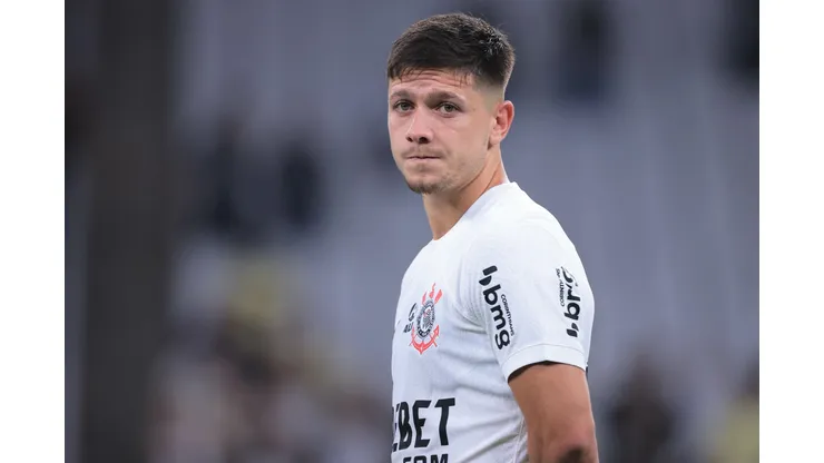 Rodrigo Garro durante confronto contra o Nacional na Sul-Americana 2024. Meia manda mensagem aos torcedores do Corinthians.