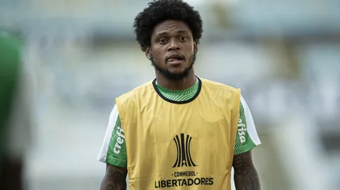 Luiz Adriano jogador do Palmeiras durante aquecimento antes da partida contra o Santos no estadio Maracana pelo campeonato Libertadores 2020. Atacante é criticado no Leão.