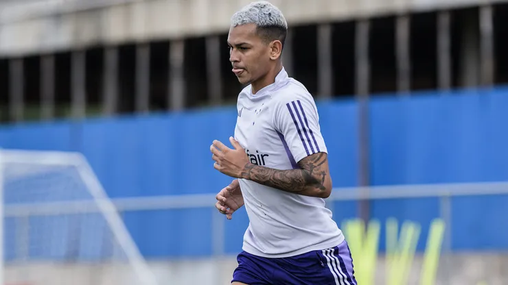 Treino do Cruzeiro, na Toca da Raposa 2, em Belo Horizonte. Meia está de volta ao clube.