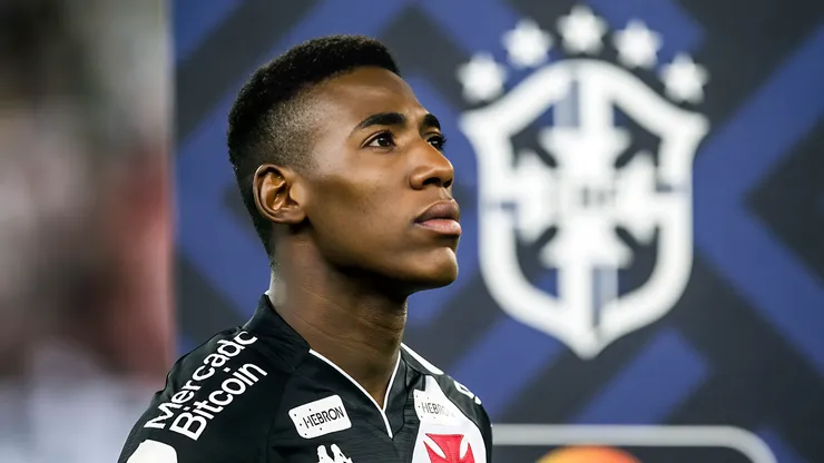Leo na partida entre Fluminense x Vasco da Gama no Estadio do Maracana pela quarta rodada do Campeonato Brasileiro da Serie A em 06 de maio de 2023. Zagueiro sofre pressão nas redes sociais.