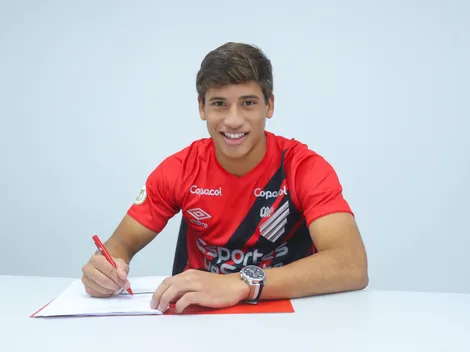 João Cruz renova com o Athletico-PR e multa milionária chama atenção