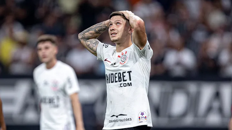 Garro jogador do Corinthians lamenta durante partida contra o Fluminense na Arena Corinthians pelo campeonato Brasileiro A 2024.