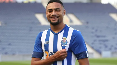 Foto: Divulgação/Porto – Wendel Silva durante apresentação com a camisa do Porto em 2022. Jogador foi oferecido ao Cruzeiro.