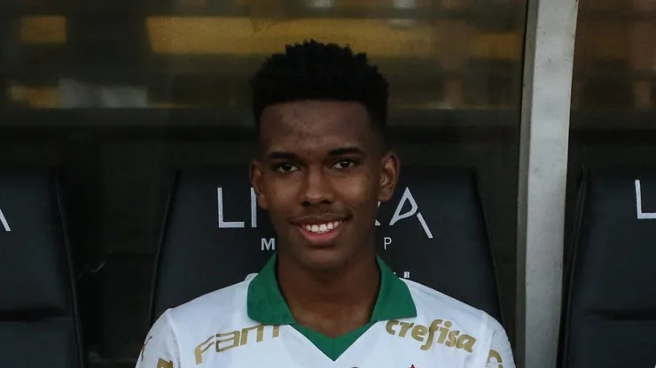 Estêvão quase parou no Corinthians.
