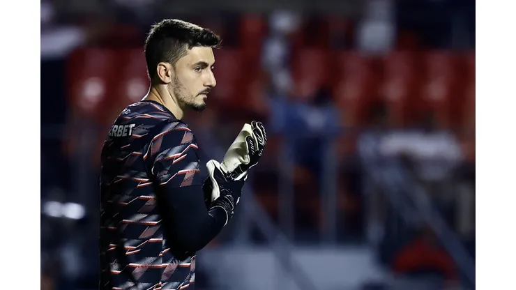 Rafael goleiro do São Paulo durante aquecimento antes da partida contra o Cruzeiro no estádio Morumbi pelo campeonato Brasileiro A 2024.
