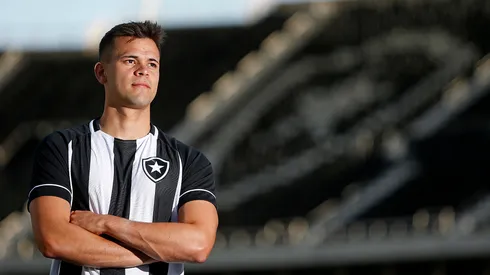 Foto: Vitor Silva/Botafogo - Jacob Montes em apresentação no Botafogo. Jogador se destaca com Seleção da Nicarágua.