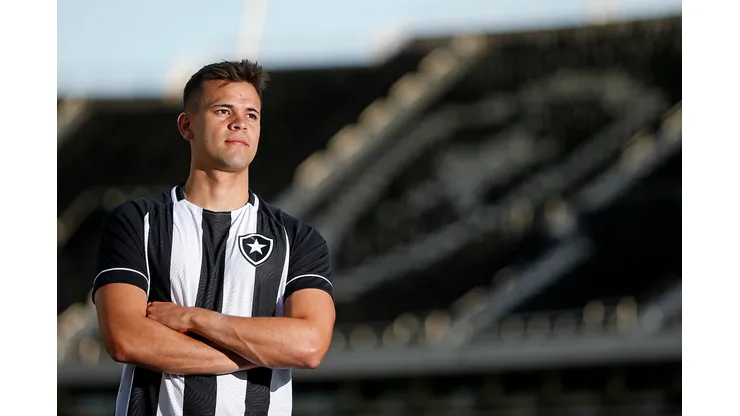 Foto: Vitor Silva/Botafogo - Jacob Montes em apresentação no Botafogo. Jogador se destaca com Seleção da Nicarágua.