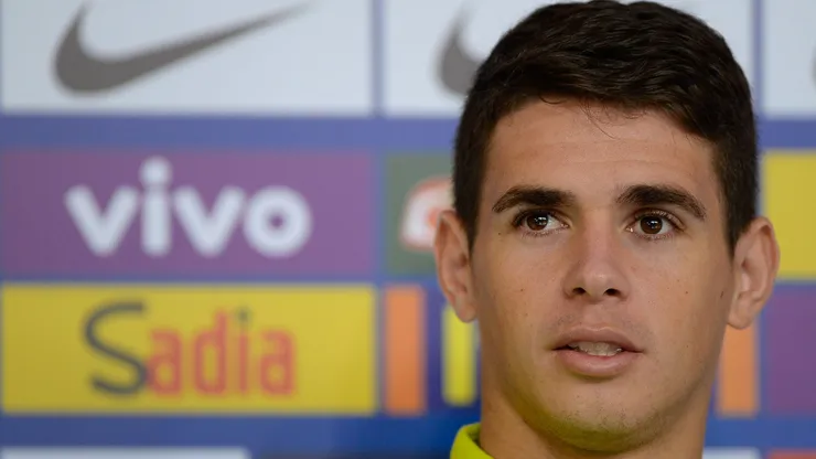Oscar durante treino da Selecao Brasileira na Granja Comary. Meia pode retornar ao Tricolor.