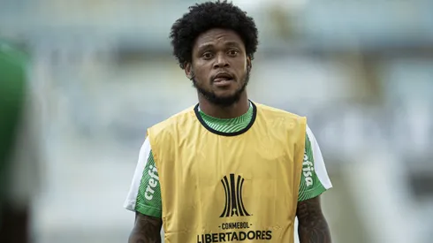 Luiz Adriano, ex- jogador do Palmeiras durante aquecimento antes da partida contra o Santos no estadio Maracana pelo campeonato Libertadores 2020. Centroavante sofre pressão no Vitória.