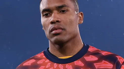 Alex Sandro, da Juventus, observa durante a partida da Série A TIM entre Bologna FC e Juventus no Stadio Renato Dall'Ara em 20 de maio de 2024 em Bolonha, Itália.