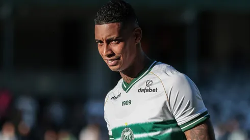 Alef Manga está afastado pelo STJD – Foto: Robson Mafra/AGIF