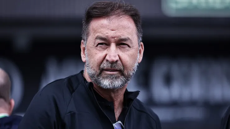 Presidente Augusto Melo no estadio Arena Corinthians antes da partida entre Corinthians e Cruzeiro pelo campeonato Copa Sao Paulo 2024. Busca por reforços está bem complicada.