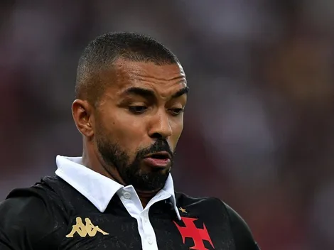 Torcida do Vasco 'cobra' Paulo Henrique no CT Moacyr Barbosa