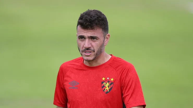 Treinador pode receber reforços em breve no Sport.