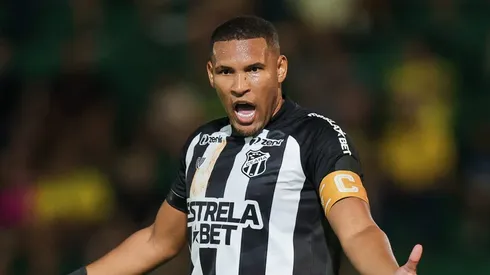 Matheus Felipe jogador do Ceara durante partida contra o Mirassol no estadio Jose Maria de Campos Maia pelo campeonato Brasileiro B 2024. Pedro Zacchi/AGIF