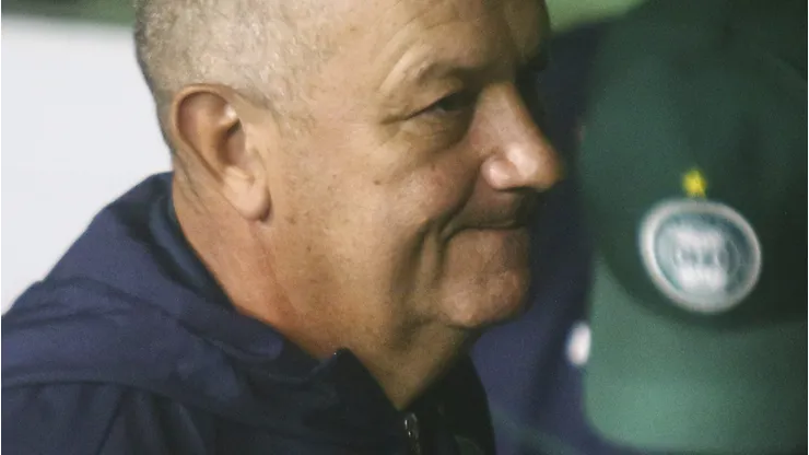 James Freitas técnico do Coritiba durante partida contra o Guarani no estádio Couto Pereira pelo campeonato Brasileiro B 2024.