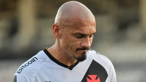 Maicon jogador do Vasco durante partida contra o Cruzeiro no estadio Sao Januario pelo campeonato Brasileiro A 2023. Zagueiro virou alvo da torcida.