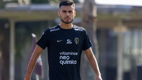 Fausto Vera jogador do Corinthians durante treino no Centro de Treinamento CT Joaquim Grava. Saída do meio-campista é pedida
