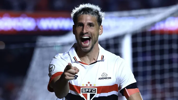 Calleri jogador do Sao Paulo comemora seu gol durante partida contra o Cruzeiro no estadio Morumbi pelo campeonato Brasileiro A 2024. Marcello Zambrana/AGIF